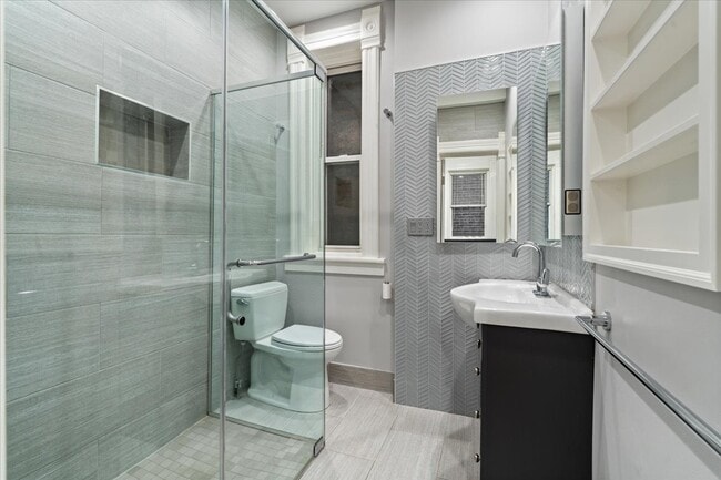 Building Photo - 1102 N Wolcott Ave