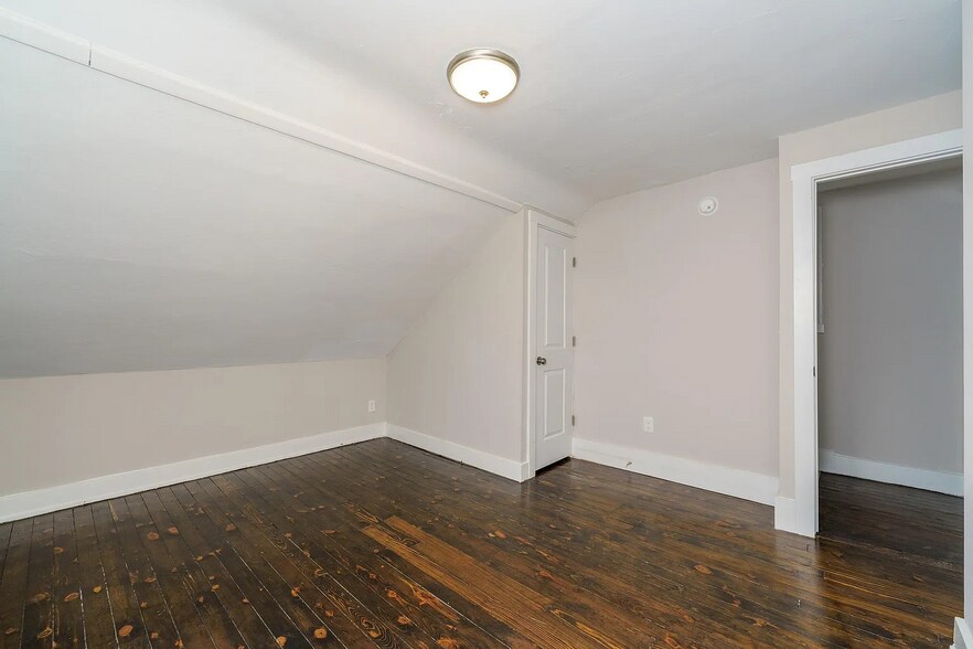 Building Photo - 247 Taylor Ave