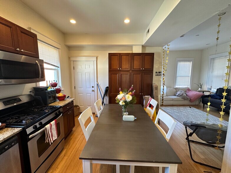 Building Photo - 1625 Tremont St