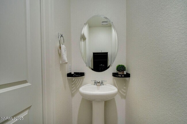 Building Photo - 604 Selene Moon St