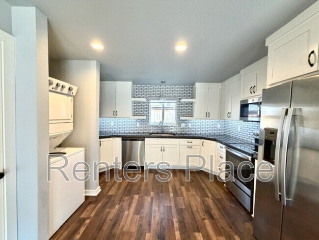 Building Photo - 624 S Quincy Ave