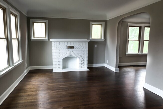 Building Photo - 789 Henrietta St