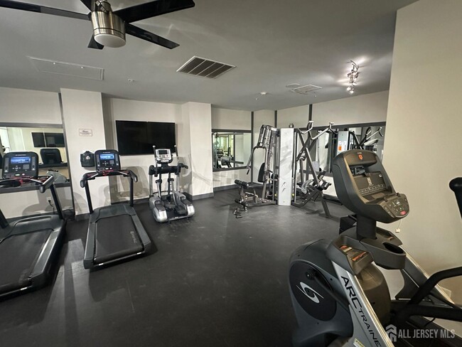 Building Photo - 88 Roosevelt Ave