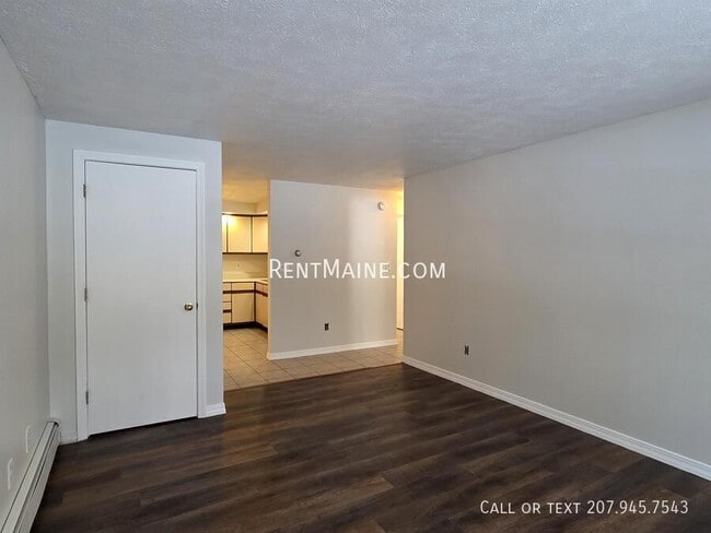 Building Photo - 20 Tall Pines Dr