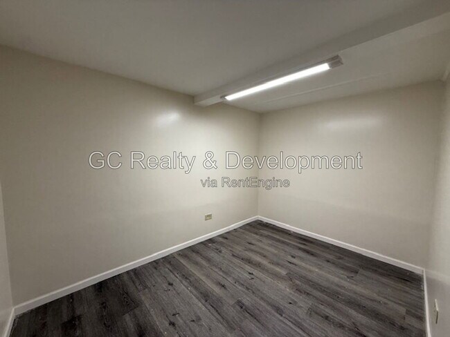 Building Photo - 280 Paddock Cir