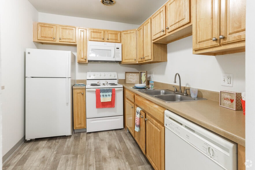 Primary Photo - Hanover Court Apartments