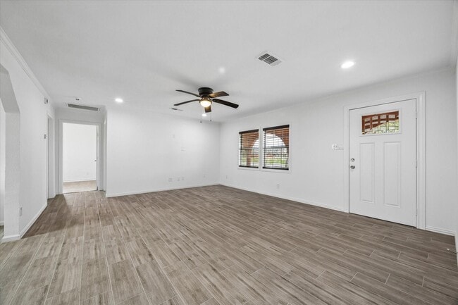 Building Photo - 609 Avenue M