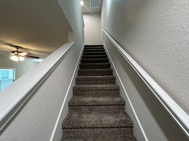 Building Photo - Luxury 3/2 Townhouse in Seguin, TX