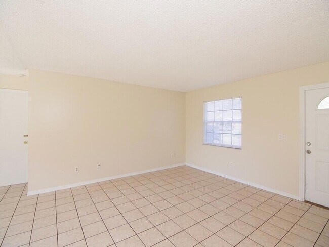 Building Photo - 1190 SE Puritan Ln