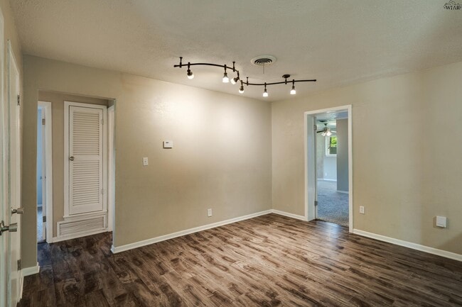 Building Photo - 5114 Fairway Blvd