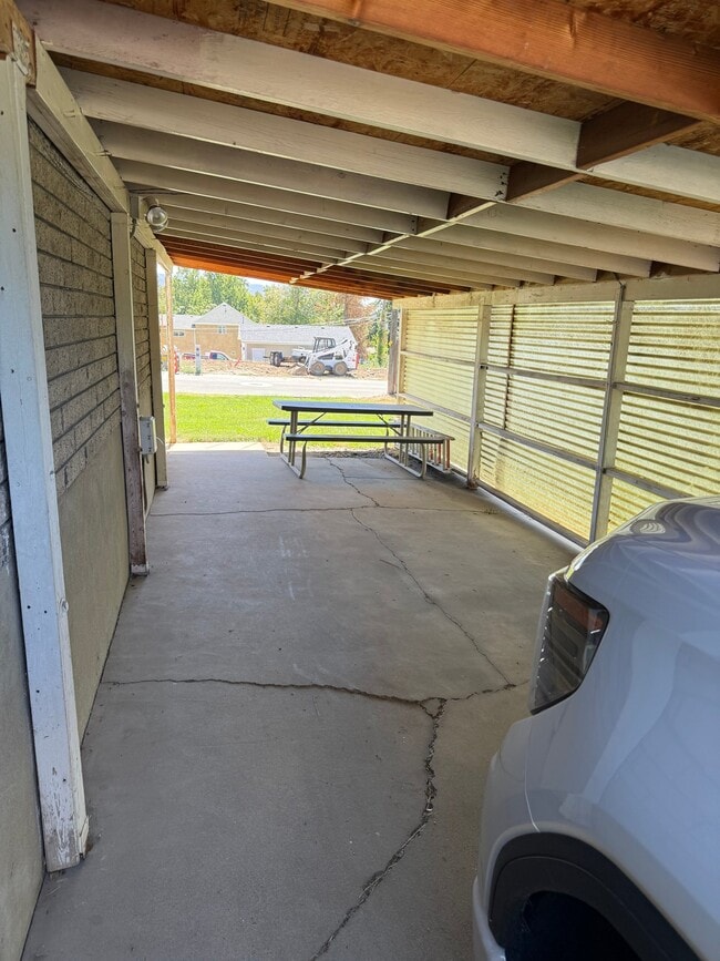 Building Photo - 394 E Parrish Ln