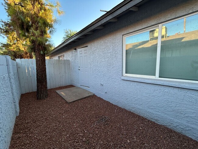 Building Photo - Brand New Remodel, 2 Bedroom, 2 Bathroom, ...