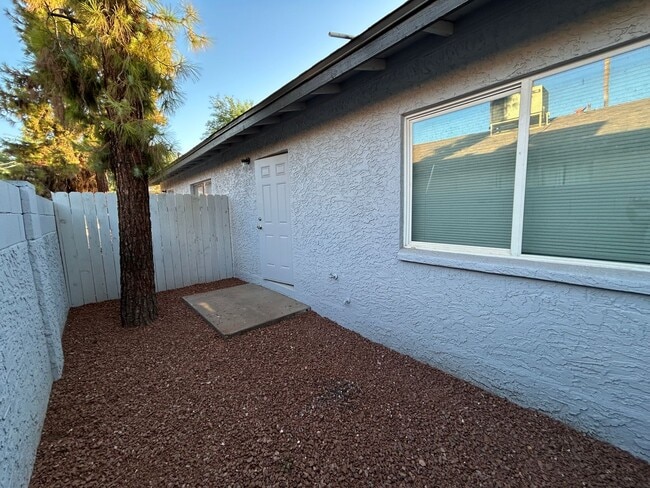 Building Photo - Brand New Remodel, 2 Bedroom, 2 Bathroom, Great Location