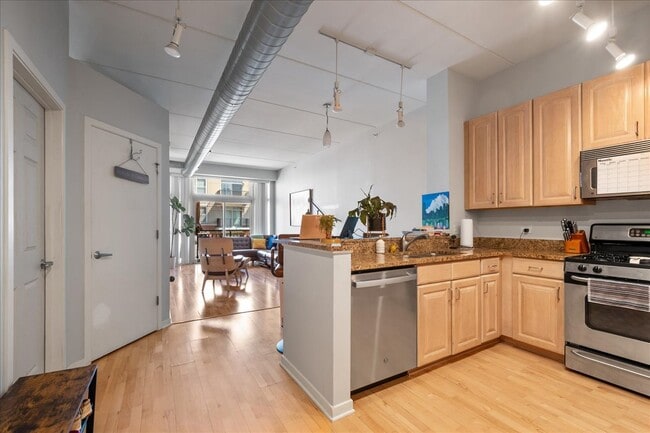 Building Photo - 647 Metropolitan Way