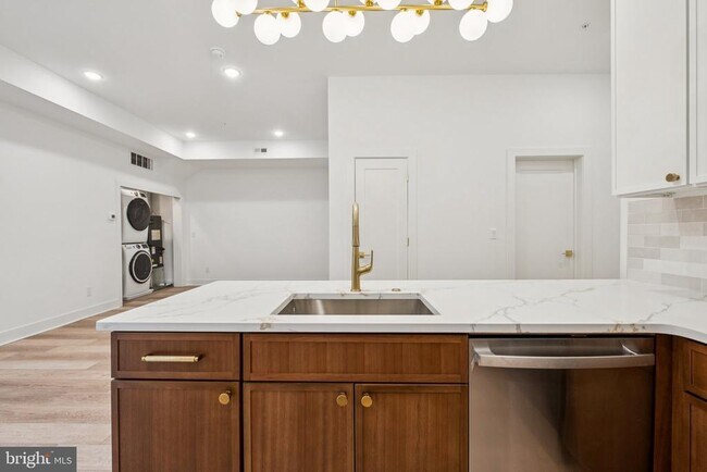 Building Photo - 5034 Florence Ave