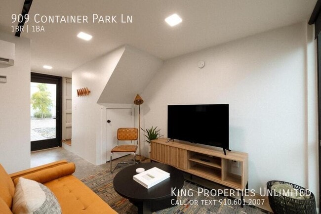 Building Photo - 909 Container Park Ln
