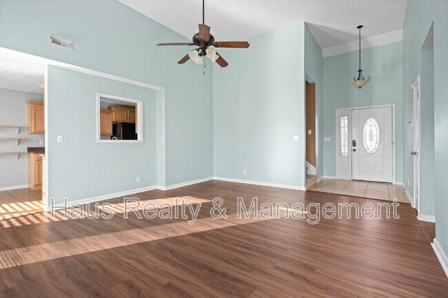 Building Photo - 3565 Southwood Dr