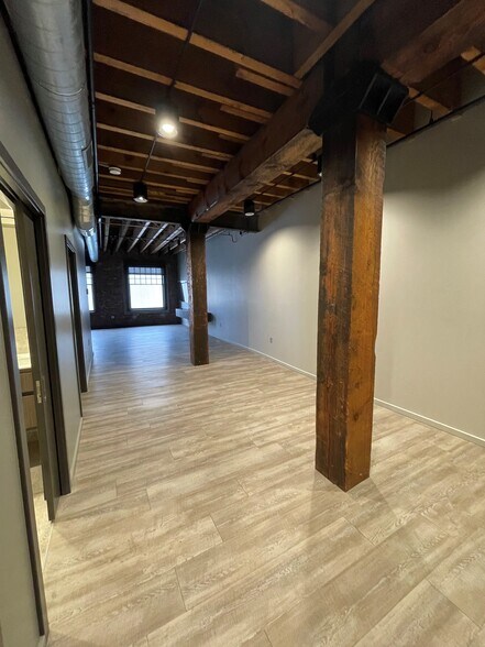 Primary Photo - 1011 W 1st Ave