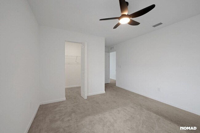 Building Photo - Spacious 5BR House in Fort Pierce, minutes...