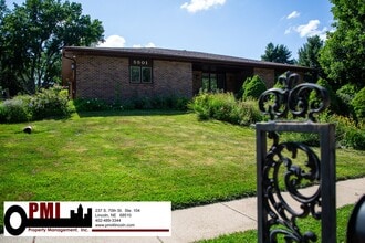Building Photo - 3 Bedroom and 2 bathroom Colonial Hills Ho...