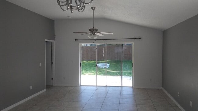 Building Photo - Single Family 3 bedroom, 2 bathroom home in Kissimmee