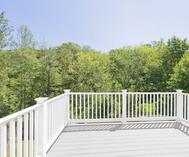 Building Photo - Lovely Townhome in Stone River