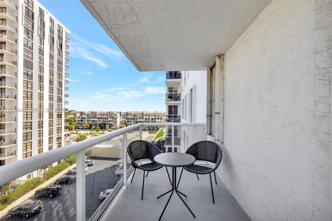 Building Photo - 3015 N Ocean Blvd