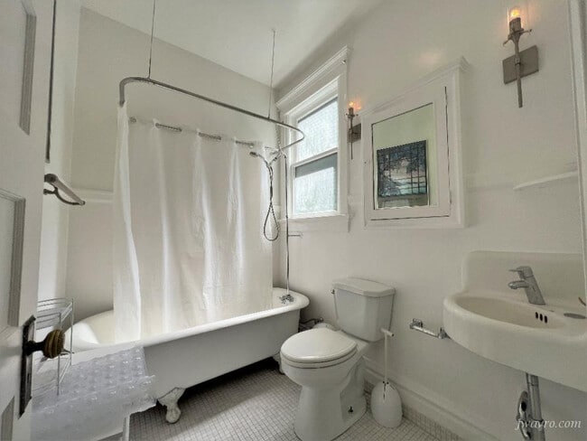 Building Photo - 250-254-254 Carl St