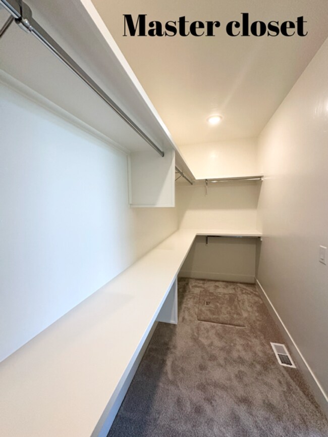 Building Photo - Beautiful 1 year old home available now!
