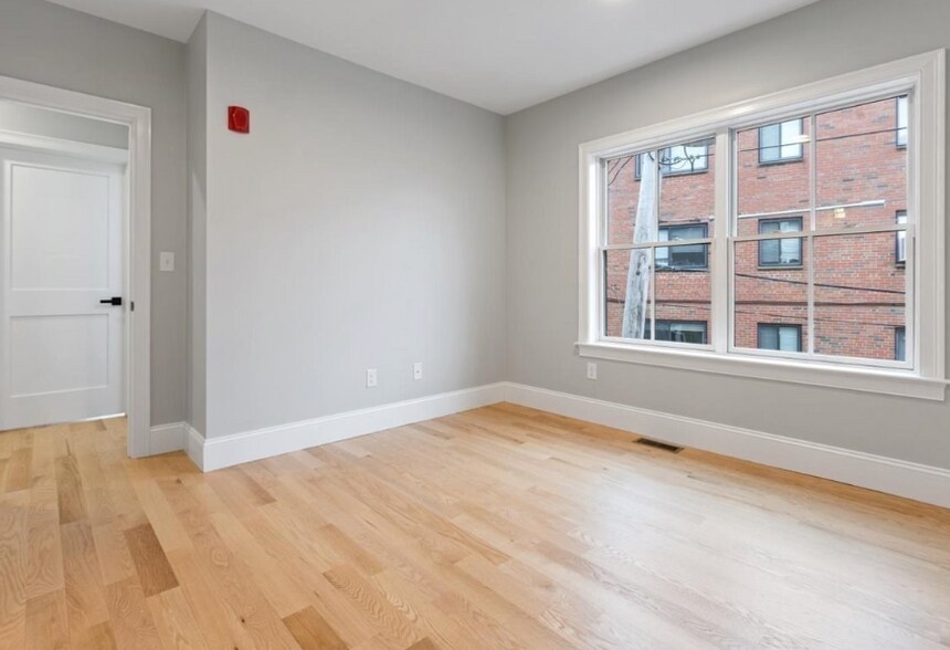 Building Photo - 30 Dighton St