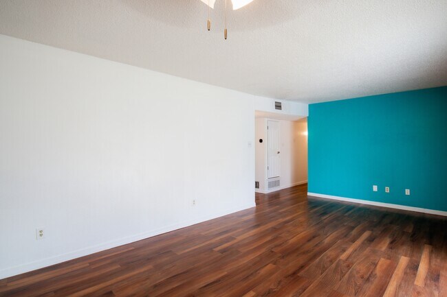 Building Photo - 1633 Stull Dr