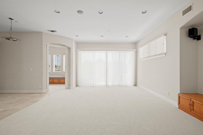 Building Photo - Stunning 4 bed, 4.5 bath home located on a quiet and highly desirable street in Redondo Beach