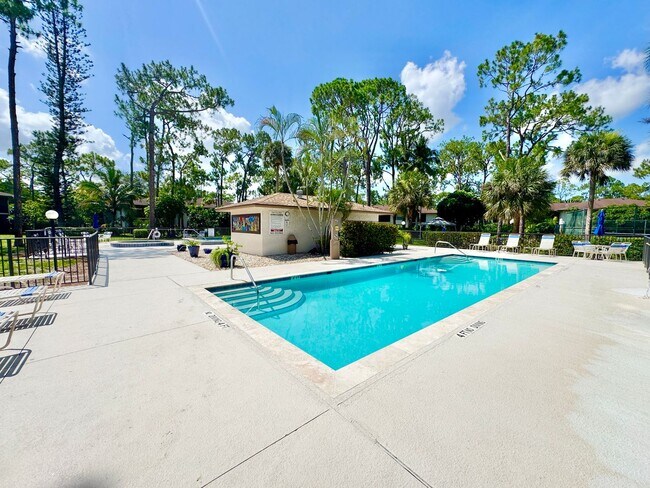Building Photo - ** KINGS LAKE ** 2 BED / 2 BATH - CONDO - ...