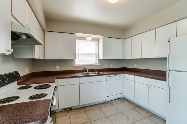 Building Photo - 3704 Willow Run Dr
