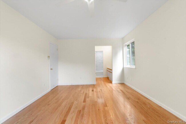 Building Photo - 44 Brook Farm Close