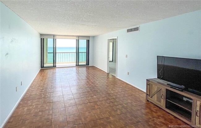 Building Photo - 10680 S Ocean Dr