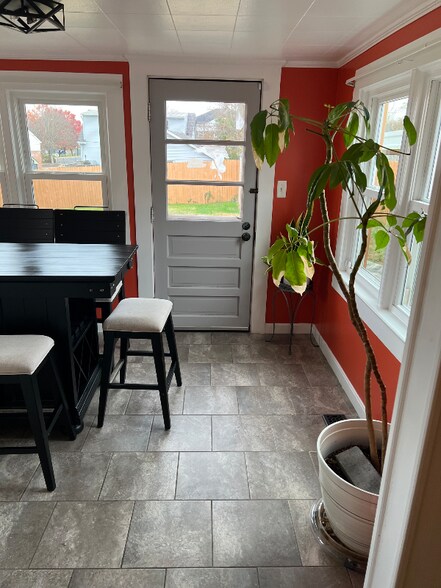 Building Photo - 454 Hanson Ave