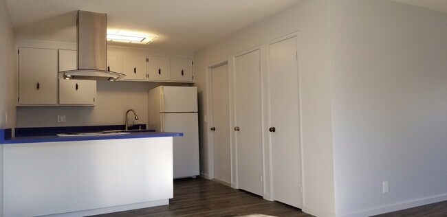 Building Photo - East Davis 3 Bedroom 1 Bathroom Duplex