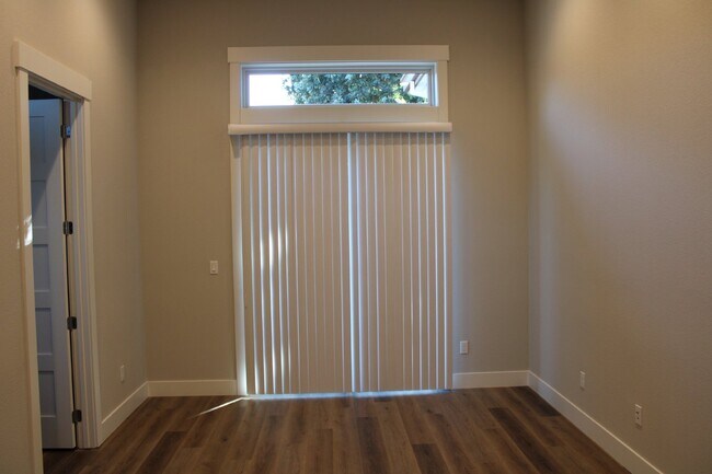 Building Photo - Gorgeous 3 Bedroom, 2 Bath Home in Rural Danville Setting