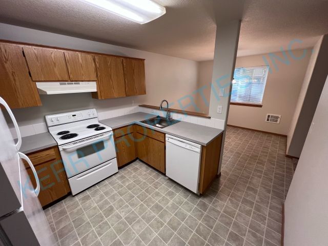 Building Photo - FREE RENT! Spacious & Modern 2-Bed, 2-Bath...