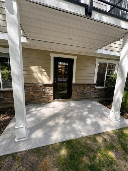 Townhome's Back Patio (ground level) - 240 W 1030 S
