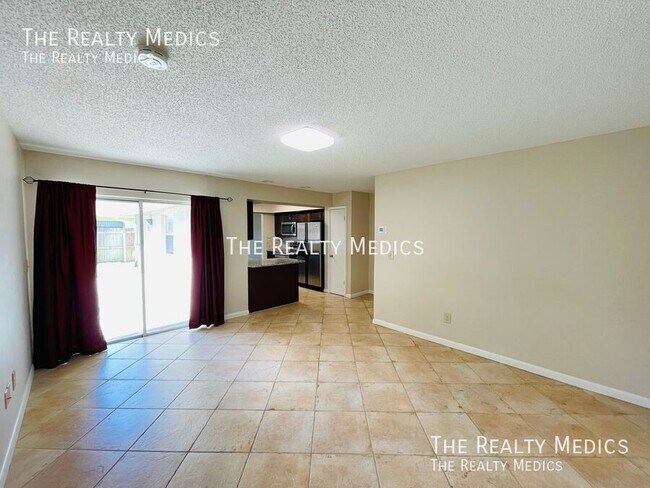 Building Photo - 637 Parkwood Ave