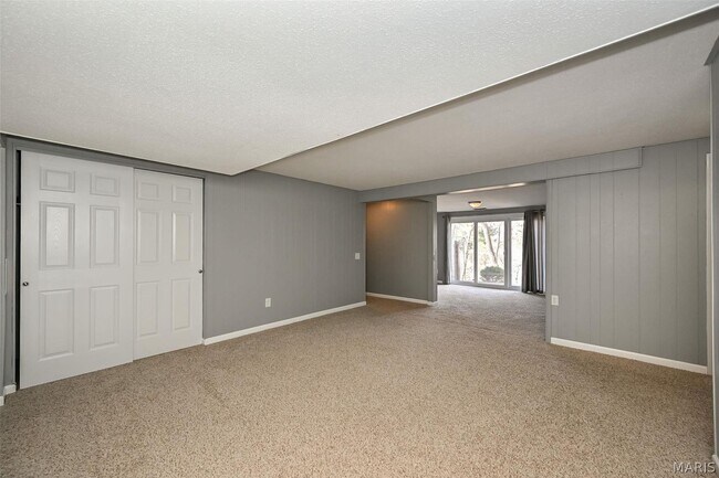 Building Photo - 835 Knickerbacker Dr