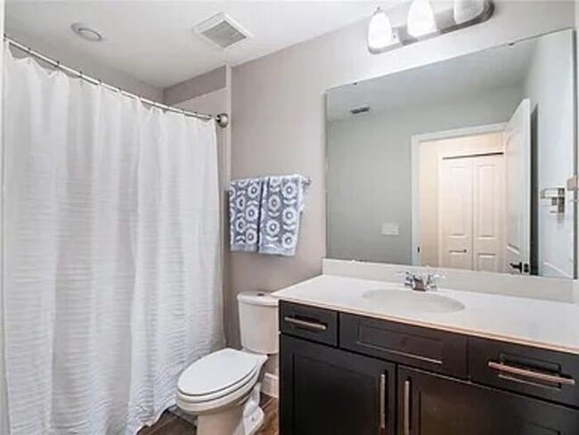 Building Photo - Stunning 5 bedroom home in Longwood