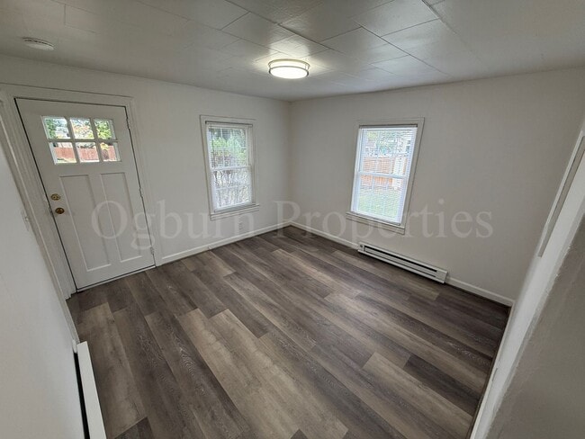 Building Photo - 3861 Leo St