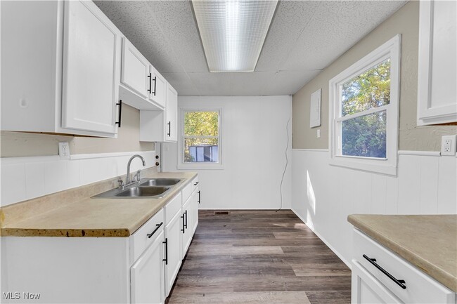 Building Photo - 4428 E 142nd St