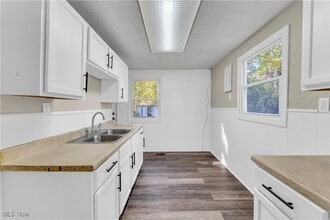 Building Photo - 4428 E 142nd St