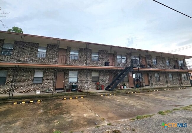 Building Photo - 102 E Avenue A