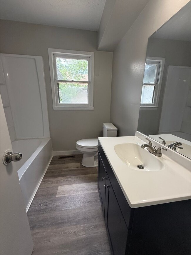 Building Photo - AVAILABLE NOW! 3 bed 1 bath with 1 car attached garage