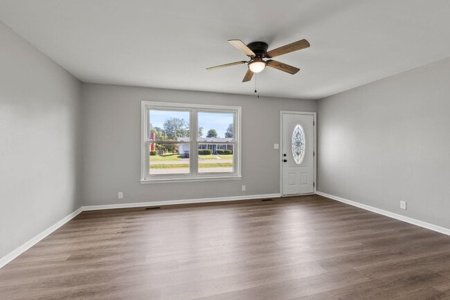 Building Photo - 610 Greenbriar Dr